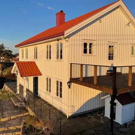 Villa Seafront At Gjeving, Lyngor