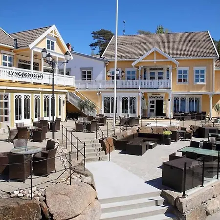 Seafront At Gjeving, Lyngor Villa *