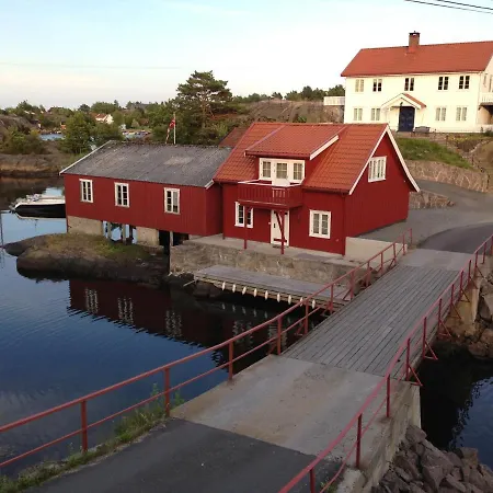 Seafront At Gjeving, Lyngor *