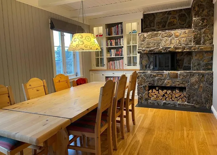 Seafront At Gjeving, Lyngor Willa