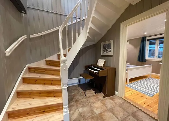 Villa Seafront At Gjeving, Lyngor *