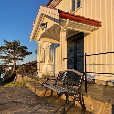 Villa Seafront At Gjeving, Lyngor