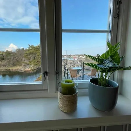 Villa Seafront At Gjeving, Lyngor