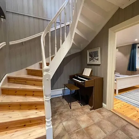 Villa Seafront At Gjeving, Lyngor *