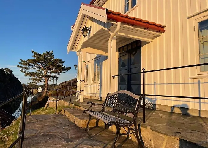 Villa Seafront At Gjeving, Lyngor